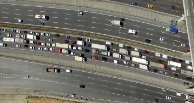 İstanbul trafiği havadan böyle görüntülendi