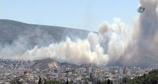 Yunanistan'da korkutan yangın