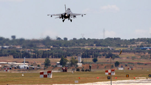 ABD savaş uçakları İncirlik'e Geldi