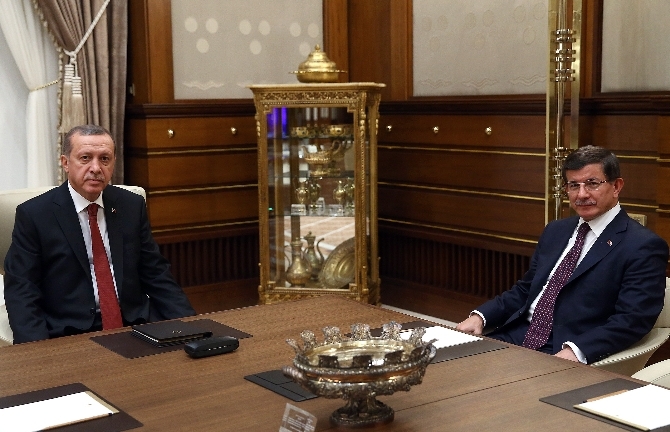 Başbakan Davutoğlu, görevi Cumhurbaşkanlığı'na iade etti