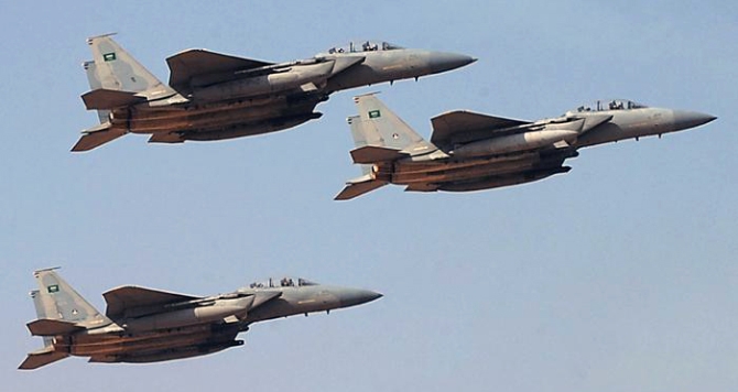 Suudi savaş jetleri Yemen’i bombaladı: 20 ölü