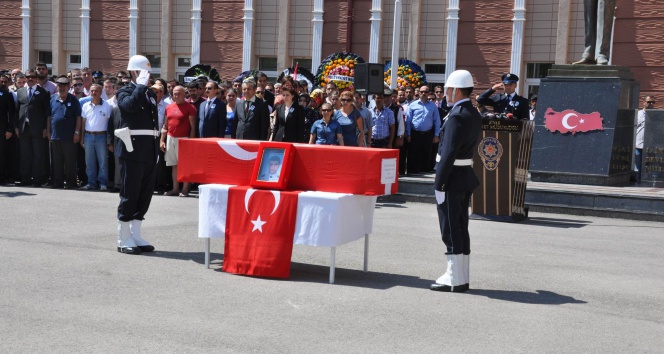 Şehit polis için Emniyet'te ağlatan tören