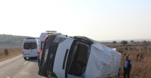 Mültecileri taşıyan minibüs kaza yaptı: 17 yaralı