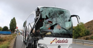 Yolcu otobüsüyle kamyon çarpıştı: 10 yaralı
