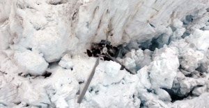 Helikopter buzulların arasına düştü: 7 ölü