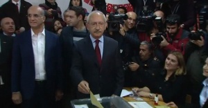 Kılıçdaroğlu eşiyle birlikte oyunu kullandı