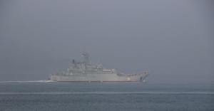 2 Rus askeri gemisi Boğaz’dan geçti