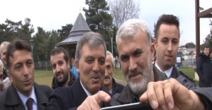 Abdullah Gül’den selfie dersi