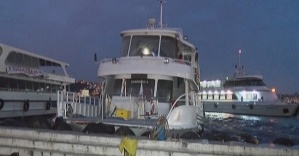 Beşiktaş’ta gezi teknesinde yangın çıktı