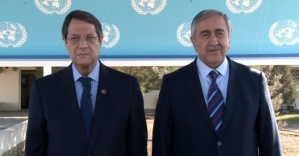 Kıbrıslı liderlerden iki dilde yılbaşı mesajı