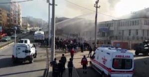 Teröristler içinde öğrencilerin bulunduğu kütüphaneyi ateşe verdi