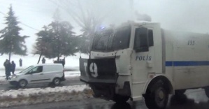 Diyarbakır’da korsan gösteriye polis müdahalesi