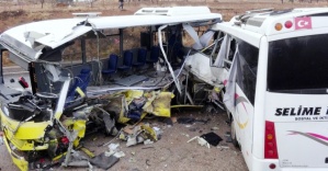 Halk otobüsü öğrenci servisiyle çarpıştı: 2 ölü