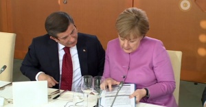 Merkel Davutoğlu onuruna yemek verdi