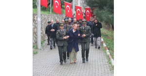 &quot;Bu bayrakları senin düğününde asacaktım&quot;