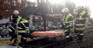 İki tren kafa kafaya çarpıştı: 8 ölü, 150 yaralı