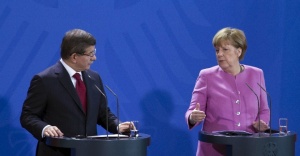 Merkel ve Davutoğlu AB-Türkiye Zirvesi öncesinde görüştüler