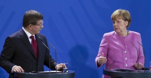 Davutoğlu, Merkel ile telefonda görüştü