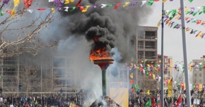 Diyarbakır’da Nevruz ateşi yakıldı