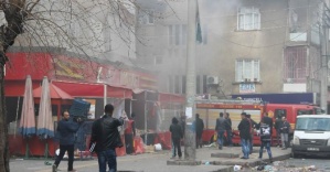 Diyarbakır’da yaralı polislerin yardımına vatandaşlar koştu