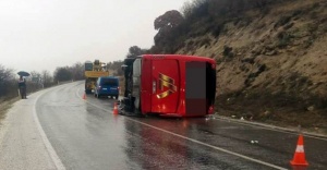 Isparta’da yolcu otobüsü devrildi: 19 yaralı