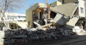 Nusaybin’deki patlama 2 katlı bina çöktü