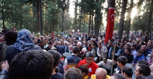 CHP milletvekili şehit cenazesinde yumruklandı
