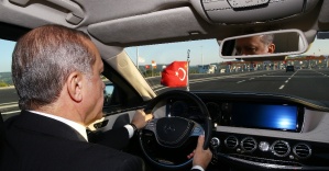 Cumhurbaşkanı Erdoğan, Osman Gazi Köprüsü’nden geçti