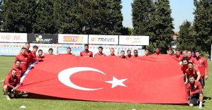 Galatasaraylı futbolculardan 23 Nisan pozu