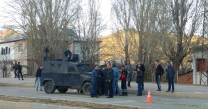 Tunceli’de polis aracı devrildi: 2 yaralı