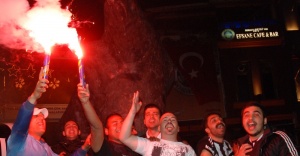 Beşiktaş taraftarı şampiyonluk kutlamalarına başladı bile