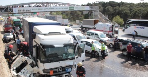 İstanbul’da TIR dehşeti ile gelen kaza 1 ölü, 6 yaralı