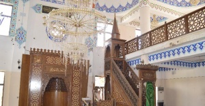 Teröristler camileri de tahrip etti