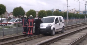 Tramvay hattında polisi alarma geçiren otomobil