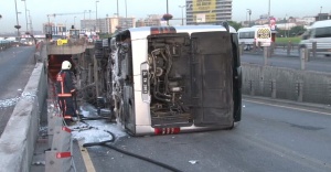 Cevizlibağ’da metrobüs yan yattı: 10 yaralı
