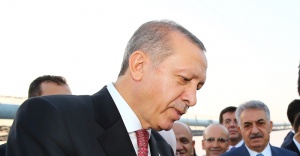 Cumhurbaşkanı Erdoğan saldırının olduğu yerde incelemelerde bulunuyor