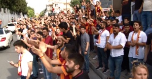 Galatasaray taraftarından Florya baskını