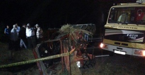Hayvan yüklü kamyon, traktörle çarpıştı: 1 ölü, 2 yaralı