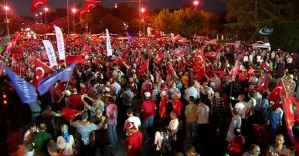 İstanbullar demokrasi nöbetinde