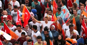 İzmir’de darbe girişimine karşı Milli İrade nöbeti