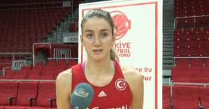 Olcay Çakır: Her şey bayrağımız için