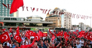 Taksim Meydanı’nda demokrasi nöbeti sürüyor