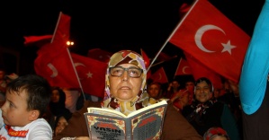 Yaşlı kadından Gülen’e “Erkeksen Türkiye’ye gel” çağrısı