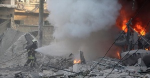 Halep'te sivil yerleşim alanlarına saldırı: 15 ölü