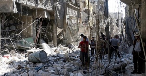 Rus uçakları Halep'te yerleşim yerini vurdu: 10 ölü, 18 yaralı
