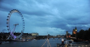 
Londra'da dönme dolapta yüzlerce kişi mahsur kaldı
