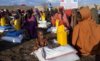 İHH kuraklıkla savaşan Somali halkına su ve gıda yardımında bulundu
