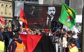 İsviçre&#039;den Erdoğan&#039;ı hedef gösteren pankarta soruşturma