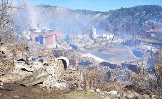 45 haneli köydeki 25 ev yandı