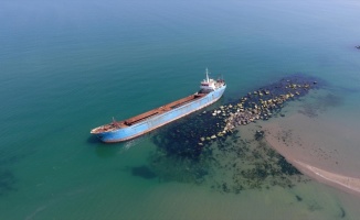 Karaya oturan gemiden sızan yağ çevre kirliliğine neden oldu